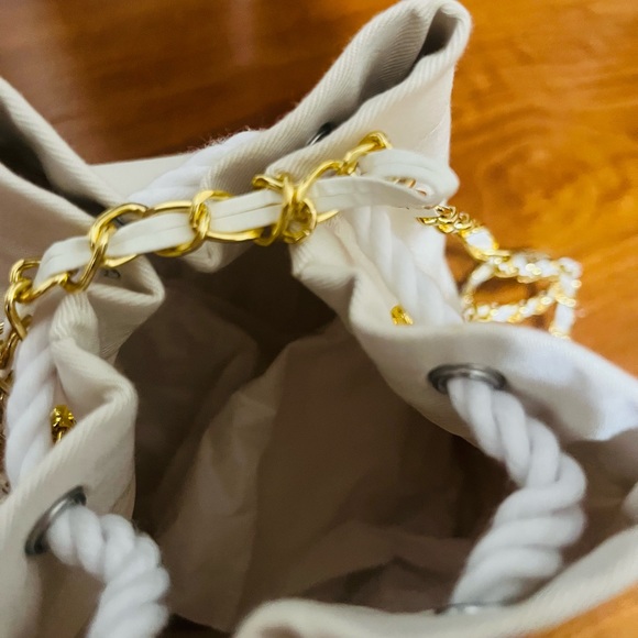 Dior pouch🔥🔥🔥 - Picture 2 of 3